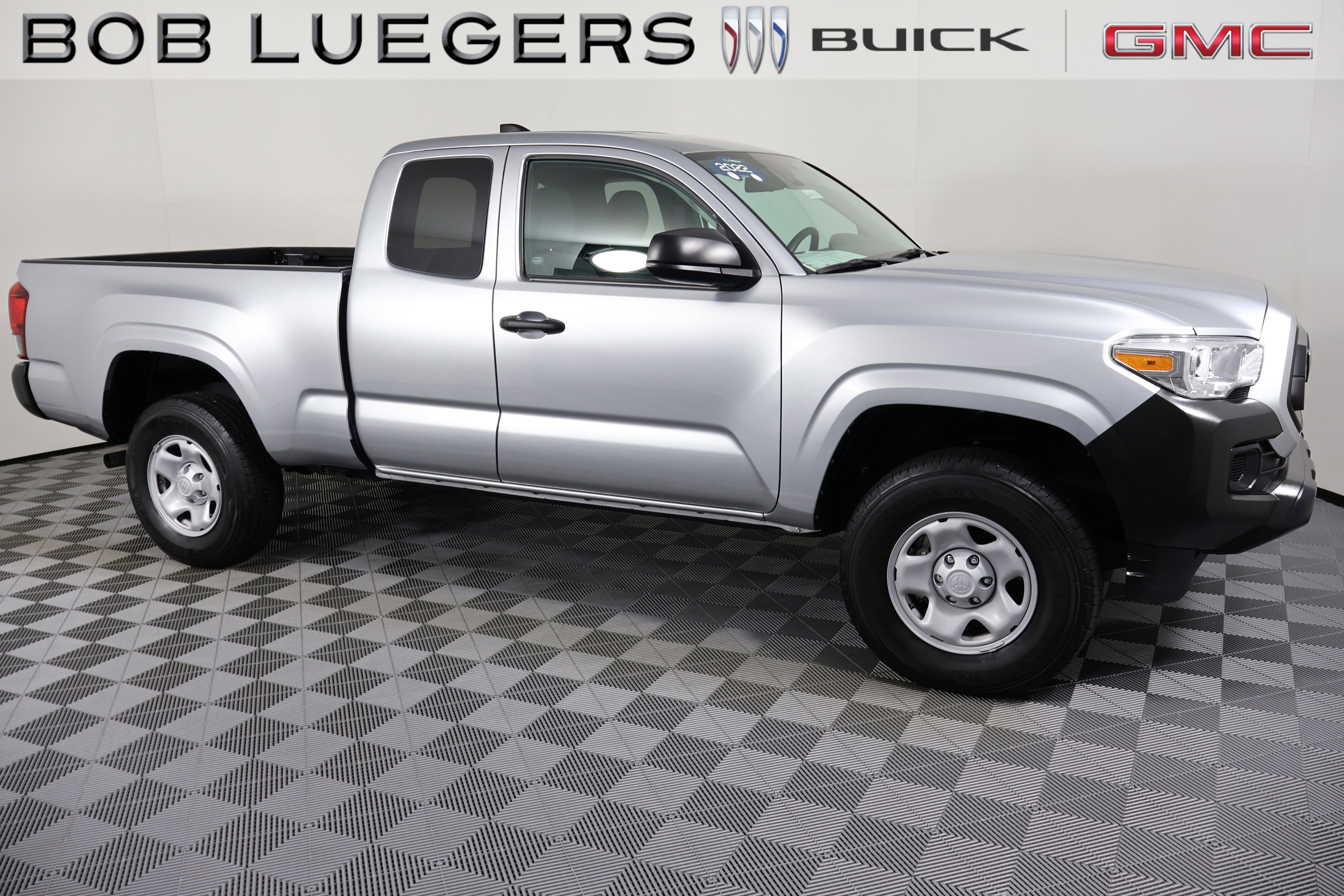 Used 2022 Toyota Tacoma SR RWD image 2