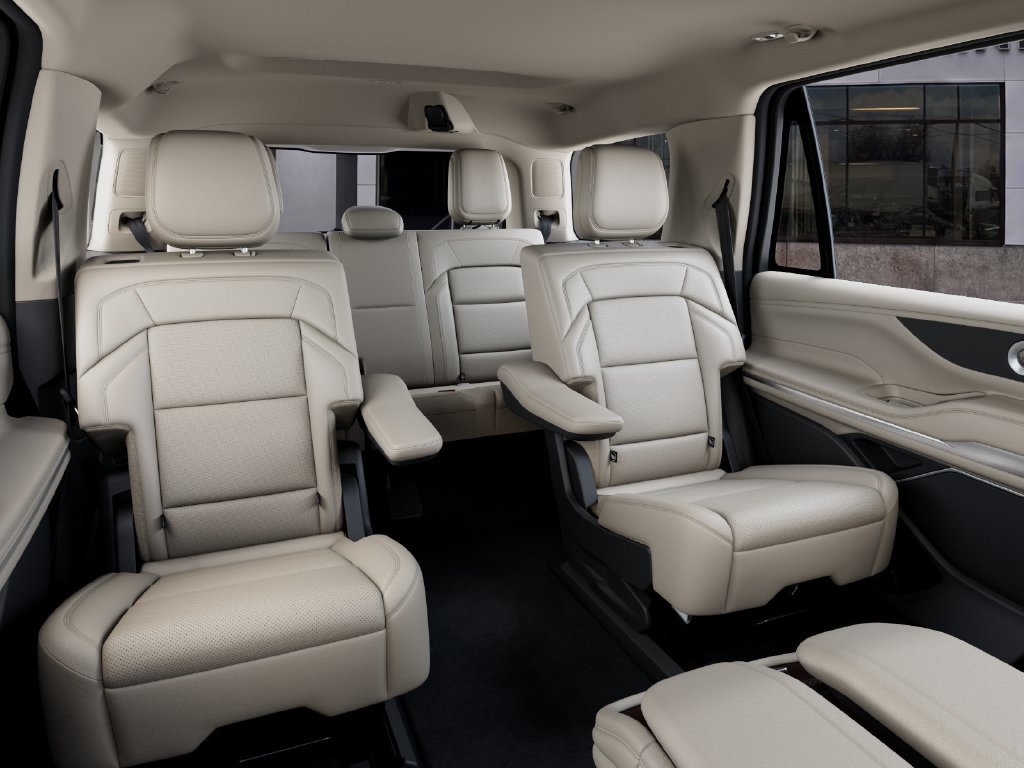 New 2027 Lincoln Navigator Premiere AWD/4WD image 11