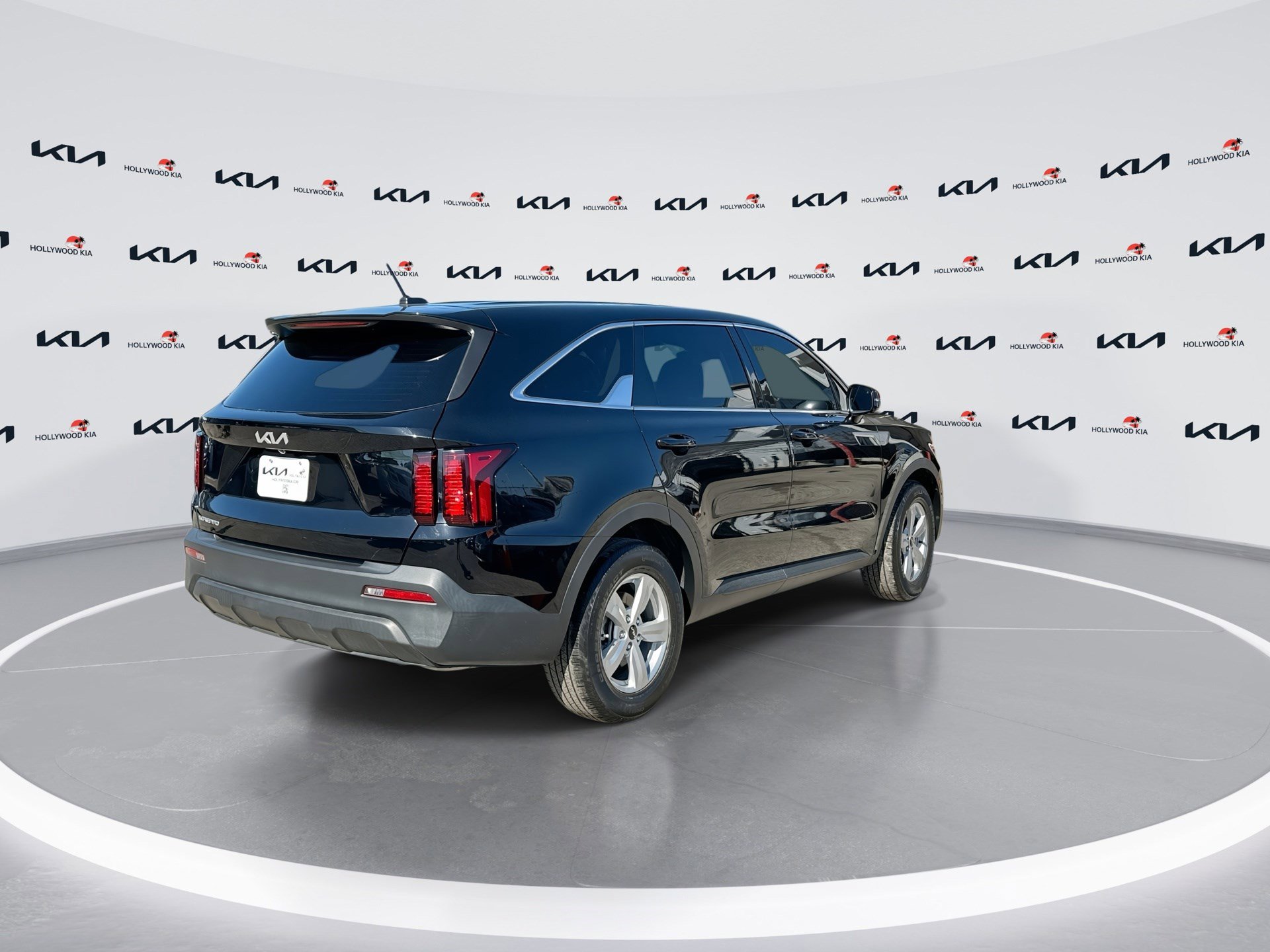 Used 2023 Kia Sorento LX image 8