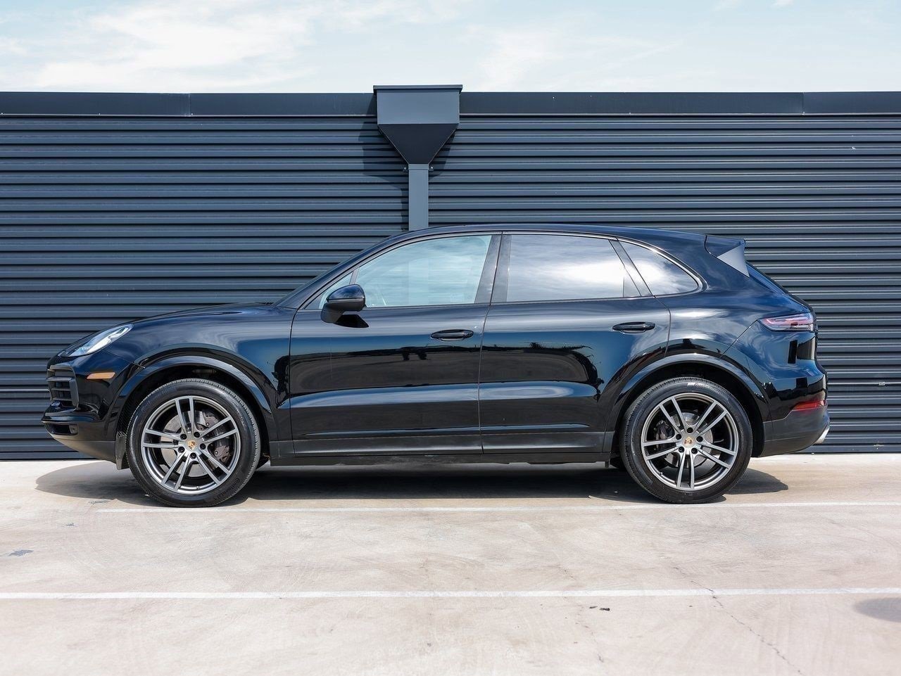 Certified 2023 Porsche Cayenne image 2