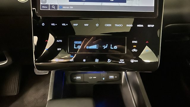 Used 2022 Hyundai Santa Cruz Limited AWD/4WD image 23