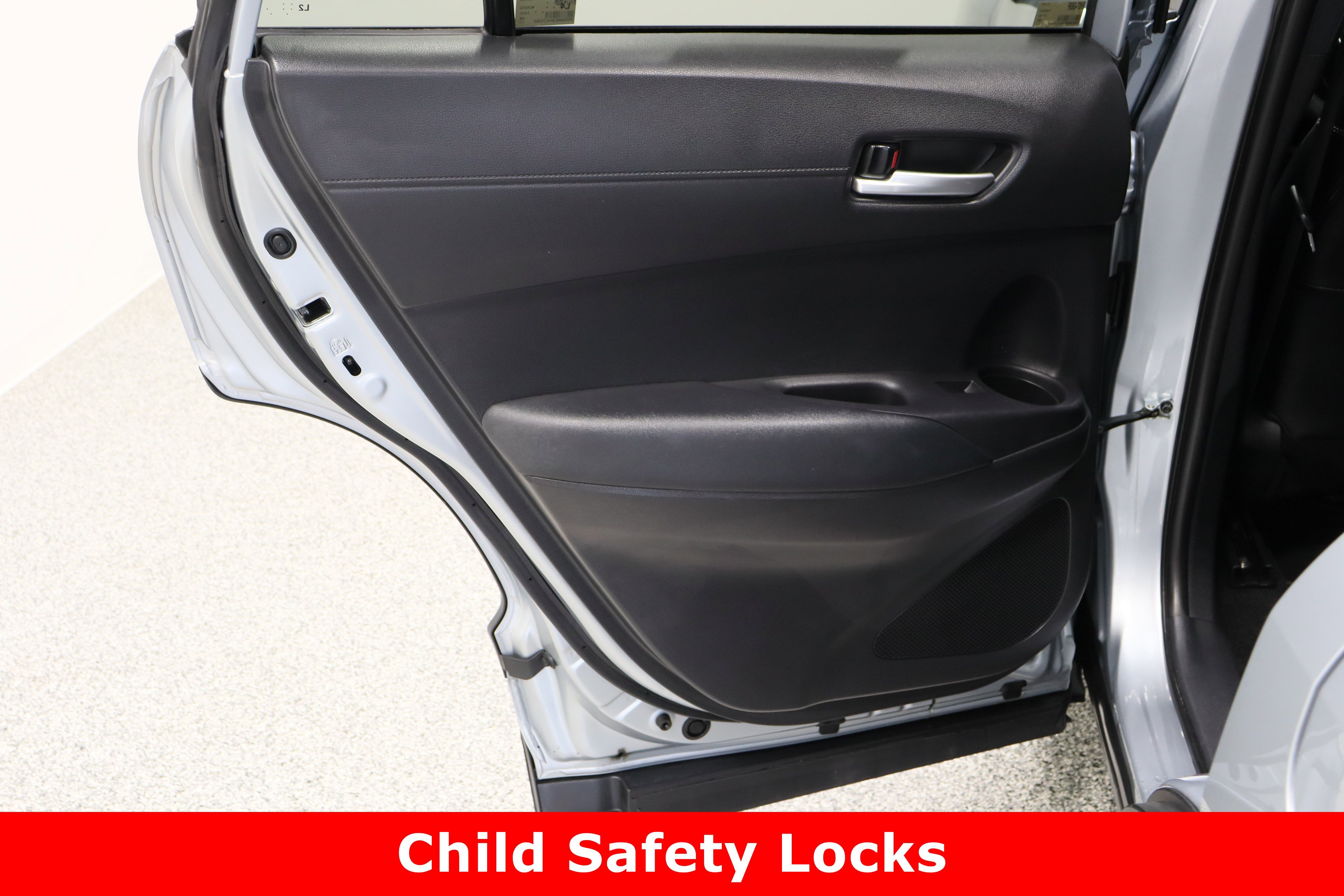 Certified 2024 Toyota Corolla Cross XLE image 27