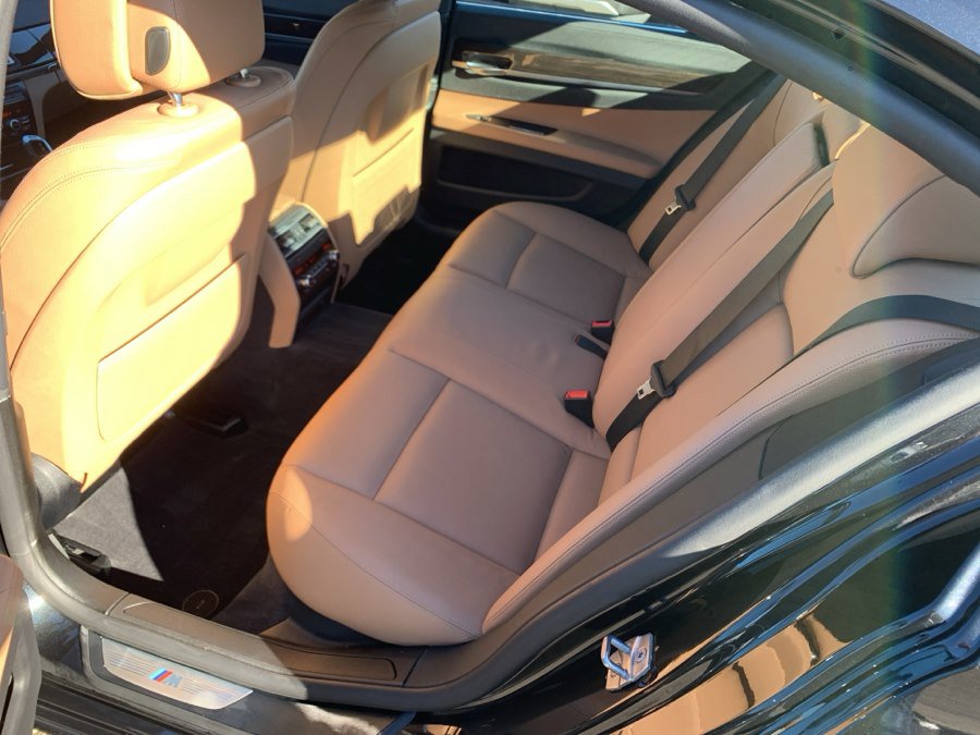 Used 2014 BMW 740i image 11