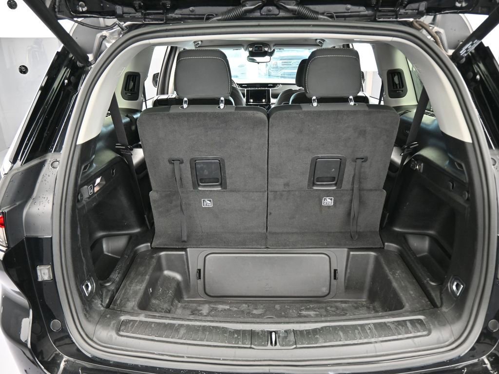 Used 2021 Jeep Grand Cherokee L Laredo w/ Luxury Tech Group I image 41