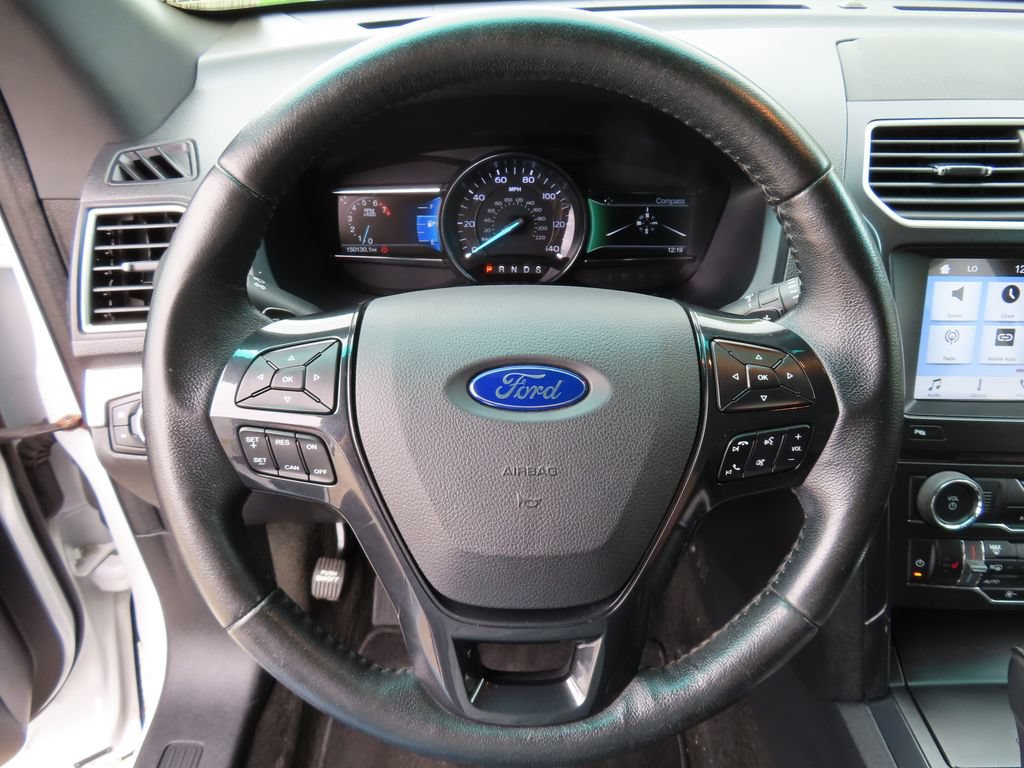 Used 2017 Ford Explorer XLT w/ Equipment Group 202A AWD/4WD image 17