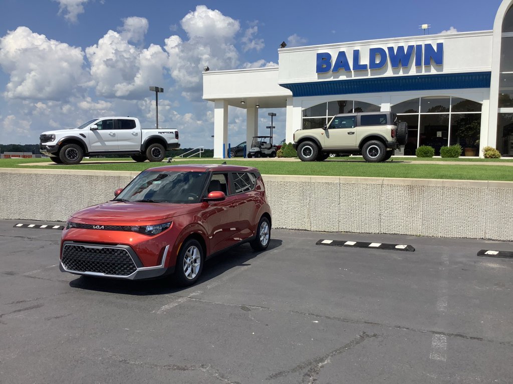 Used 2023 Kia Soul LX w/ LX Technology Package image 3