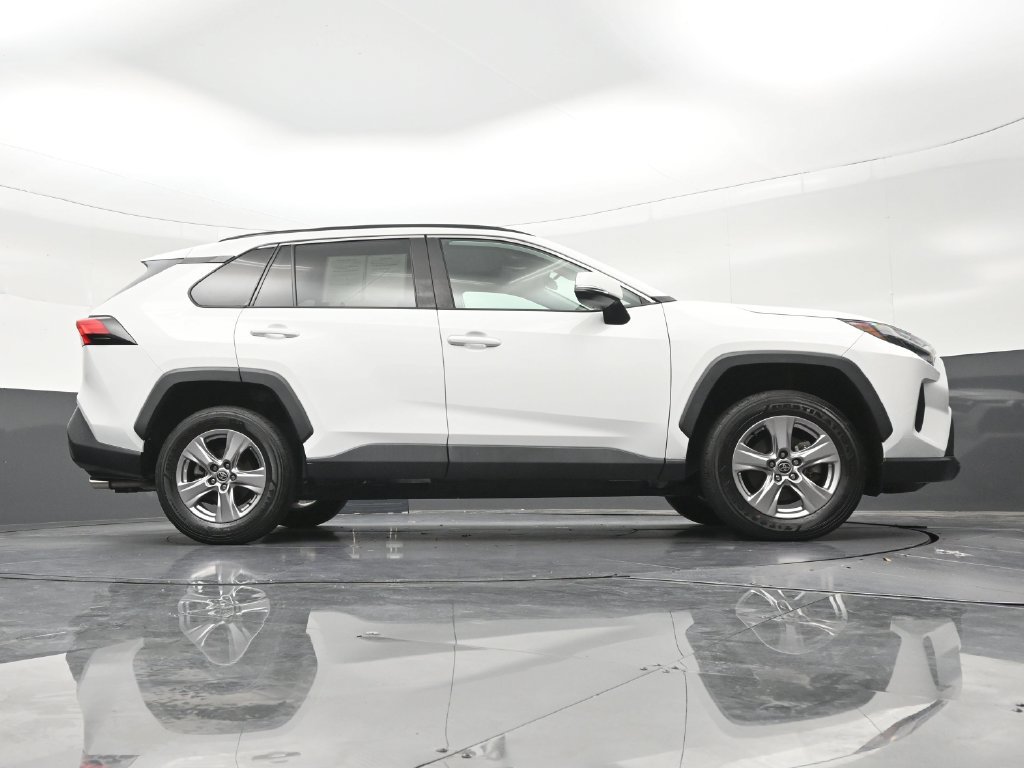 Used 2022 Toyota RAV4 XLE w/ Convenience Package FWD image 31