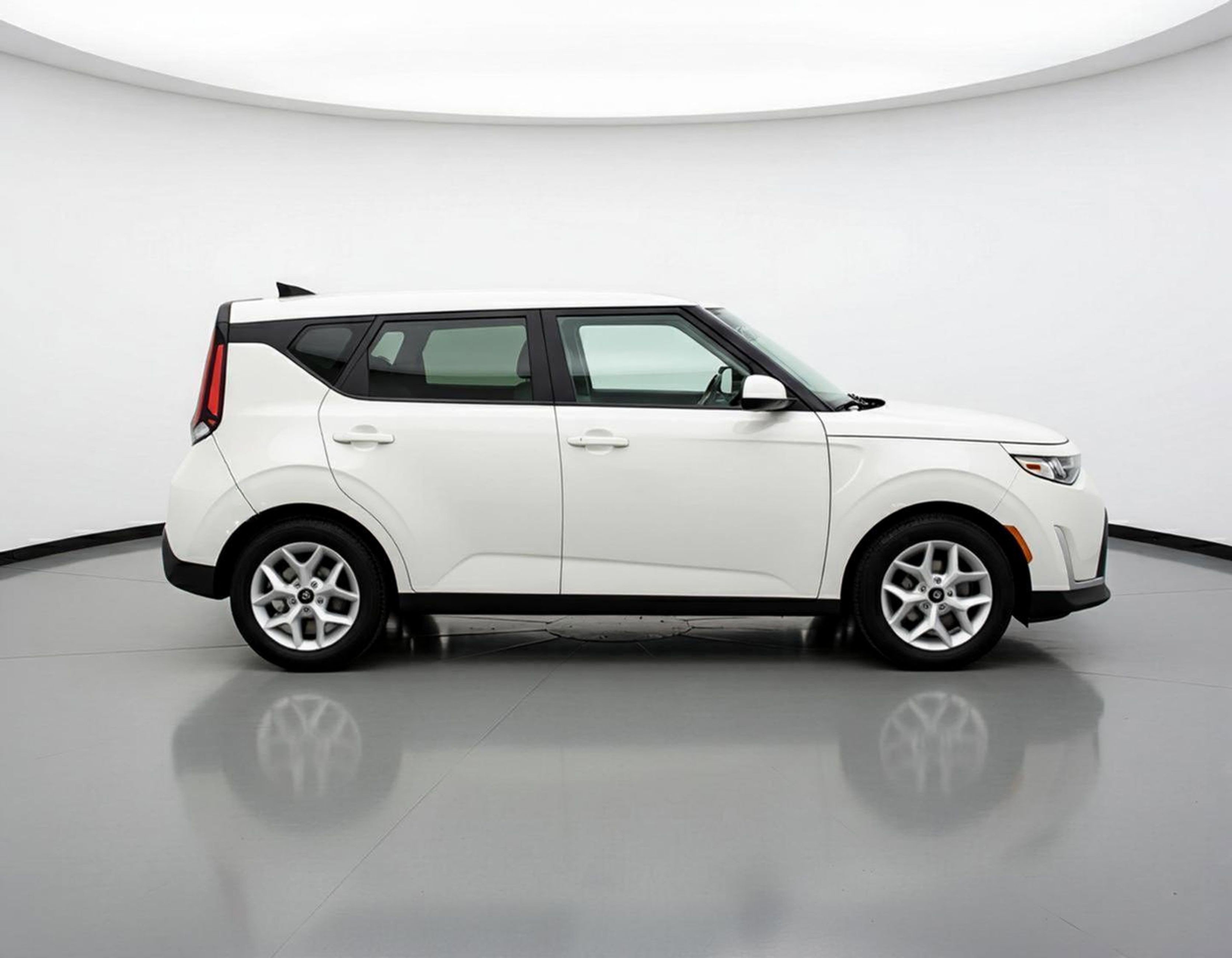 Used 2025 Kia Soul LX w/ LX Technology Package image 11