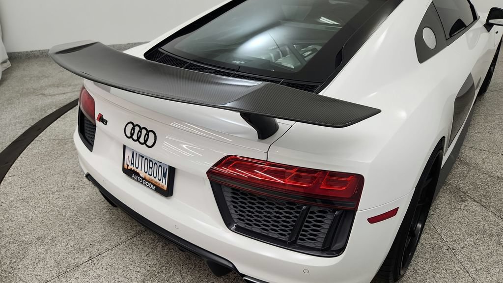 Used 2017 Audi R8 V10 w/ Carbon Exterior Package AWD/4WD image 21
