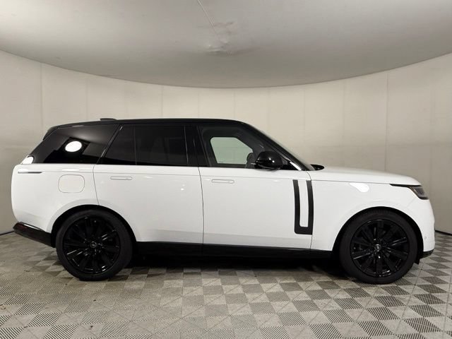 Used 2025 Land Rover Range Rover SE AWD/4WD image 11