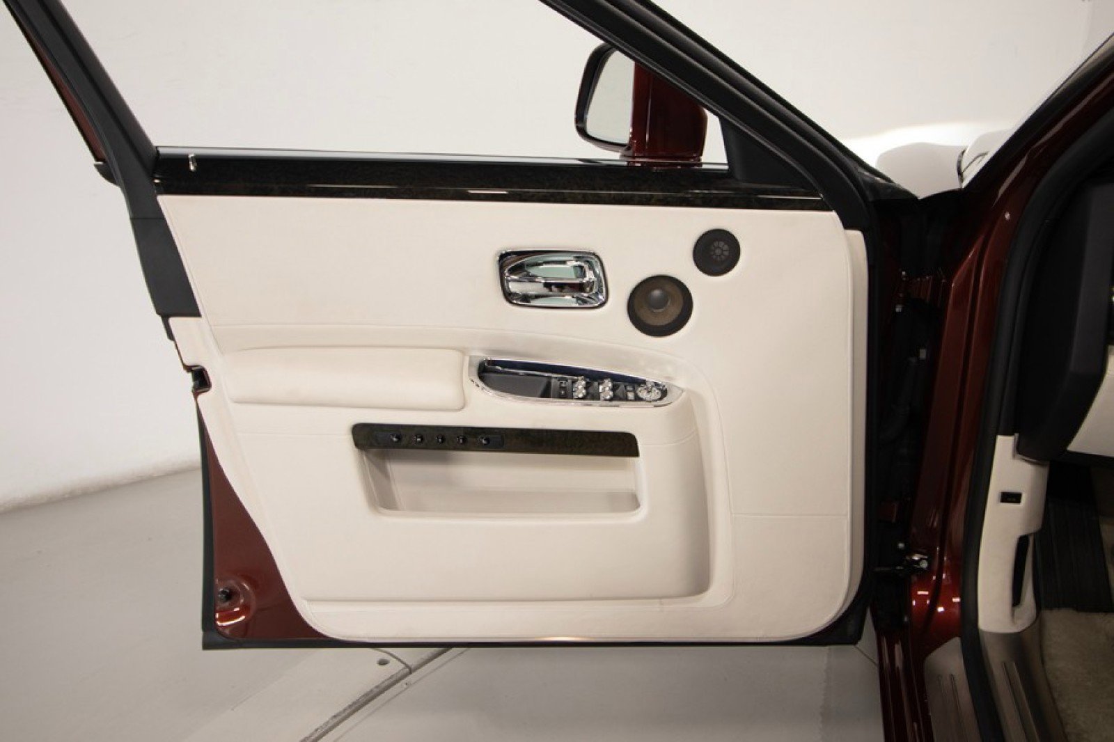 Used 2015 Rolls-Royce Ghost Extended Wheelbase image 40