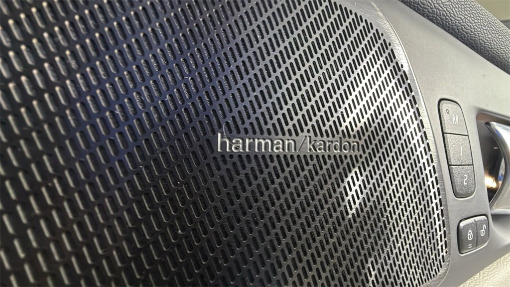 Used 2025 Volvo XC60 T8 Ultra w/ Protection Package Premier image 33