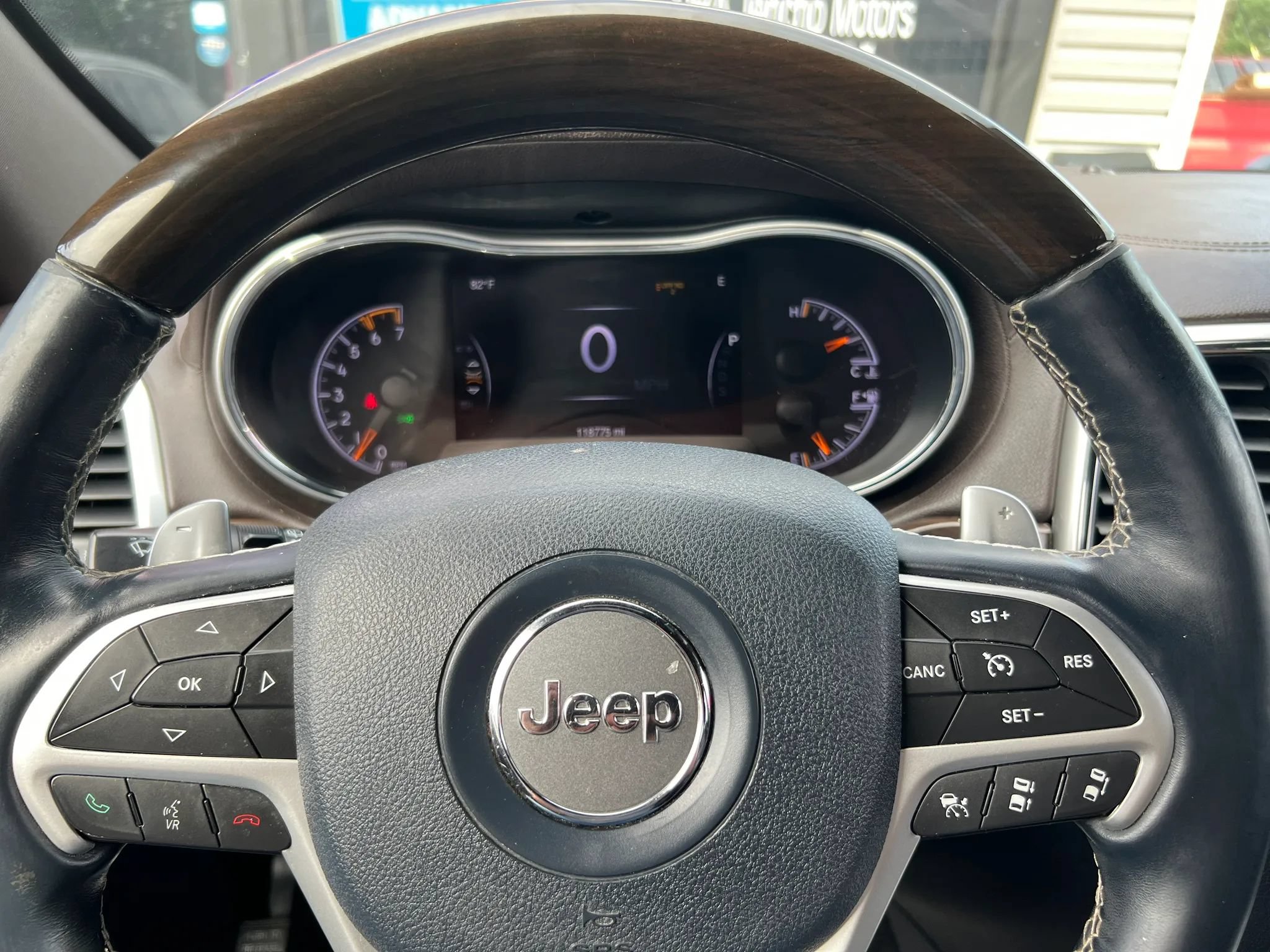 Used 2015 Jeep Grand Cherokee Overland w/ Advanced Technology Group AWD/4WD image 18