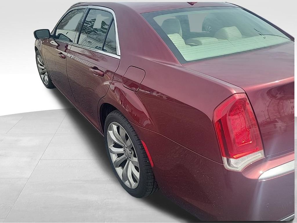Used 2016 Chrysler 300 Limited image 2