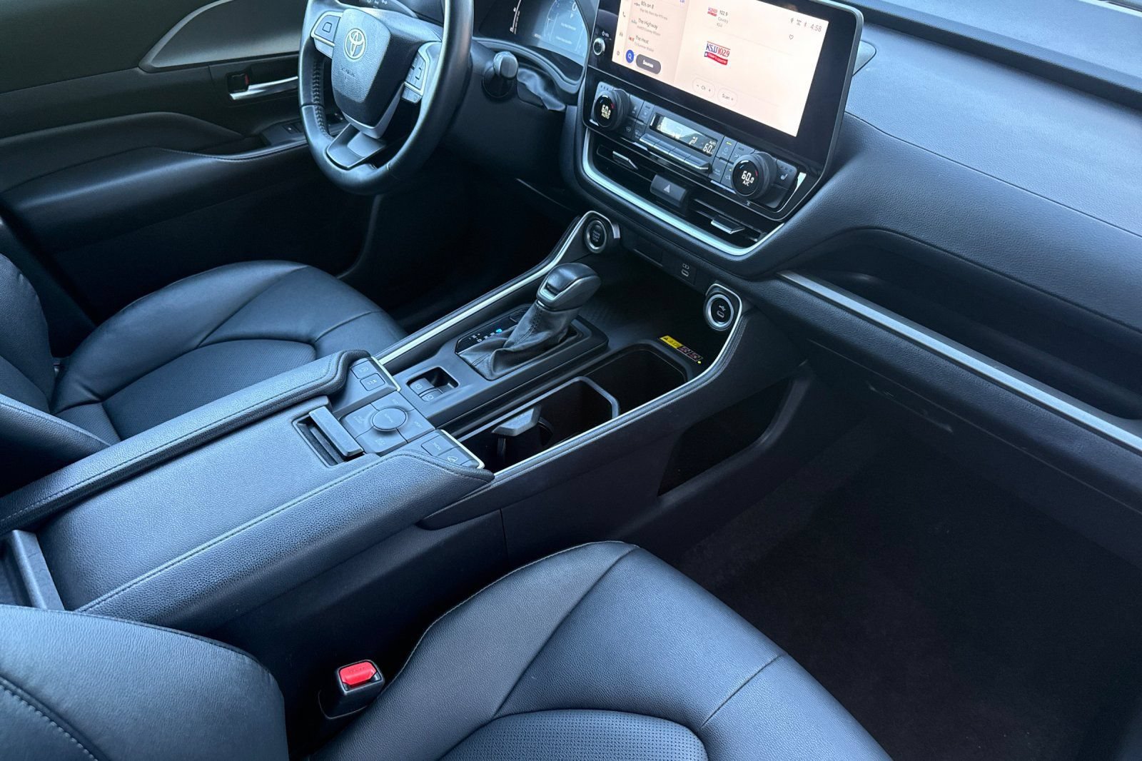Used 2025 Toyota Grand Highlander AWD image 17