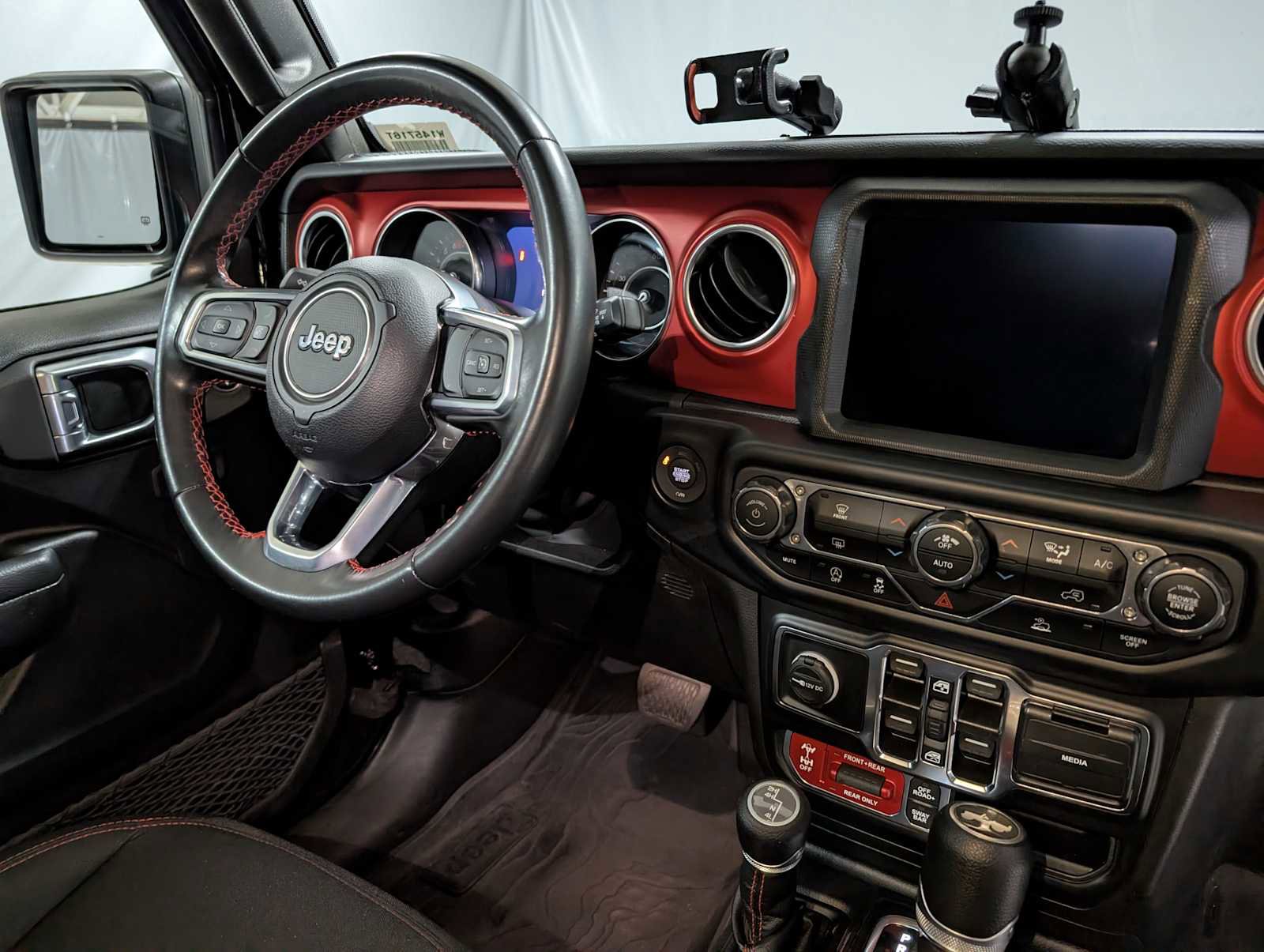 Used 2022 Jeep Wrangler Unlimited Rubicon AWD/4WD image 11