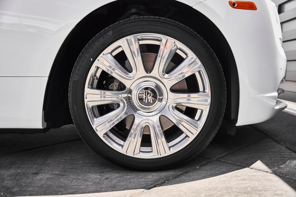 Used 2018 Rolls-Royce Dawn RWD image 22