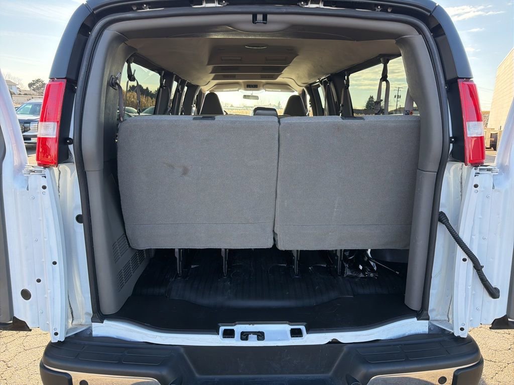 Used 2024 Chevrolet Express 3500 LS w/ Chrome Appearance Package RWD image 18