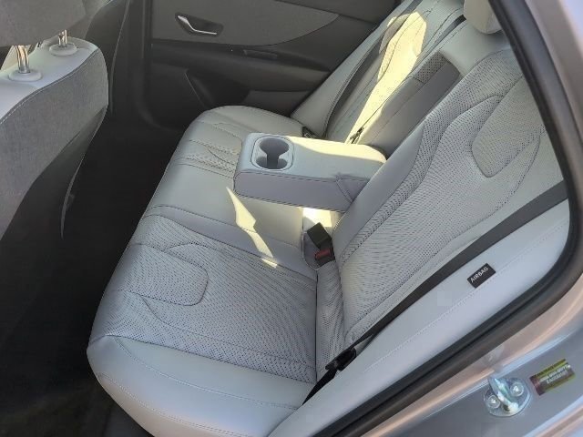 Used 2024 Hyundai Elantra Limited image 18