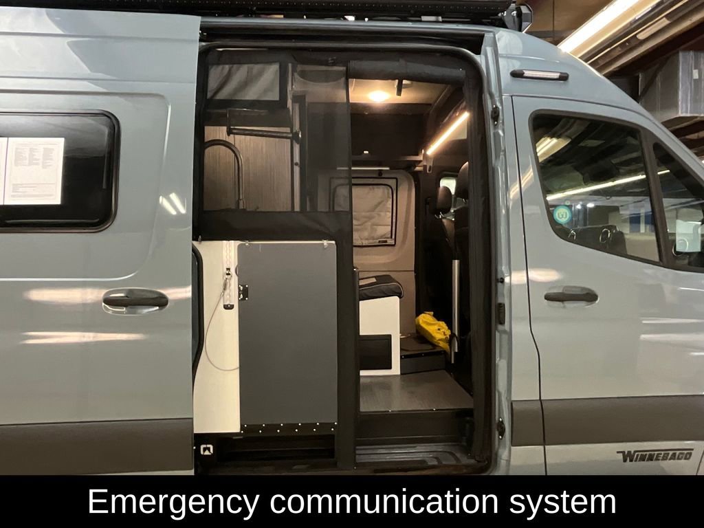 Used 2022 Mercedes-Benz Sprinter 2500 image 8