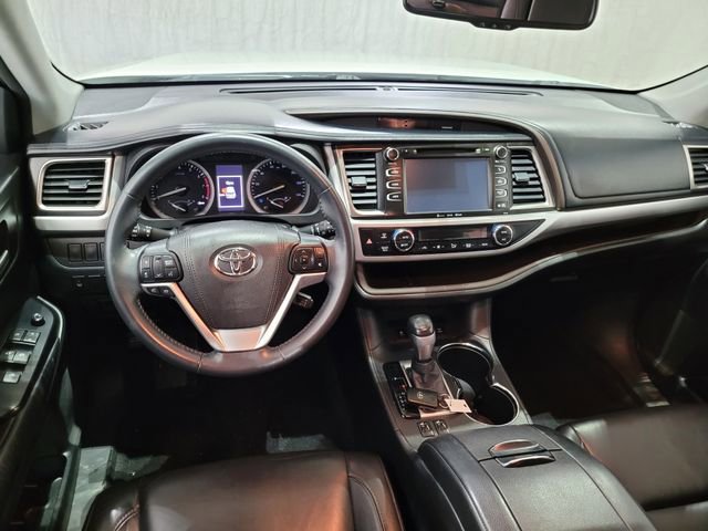 Used 2016 Toyota Highlander XLE image 4