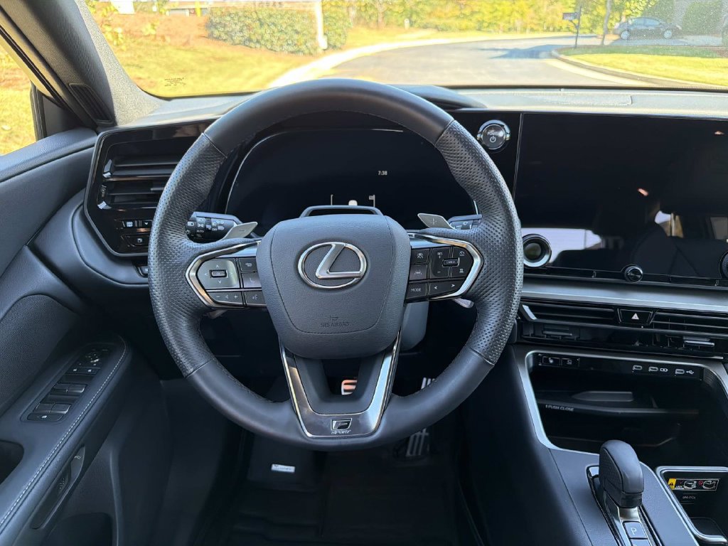 Used 2025 Lexus TX 500h AWD w/ Technology Package image 16