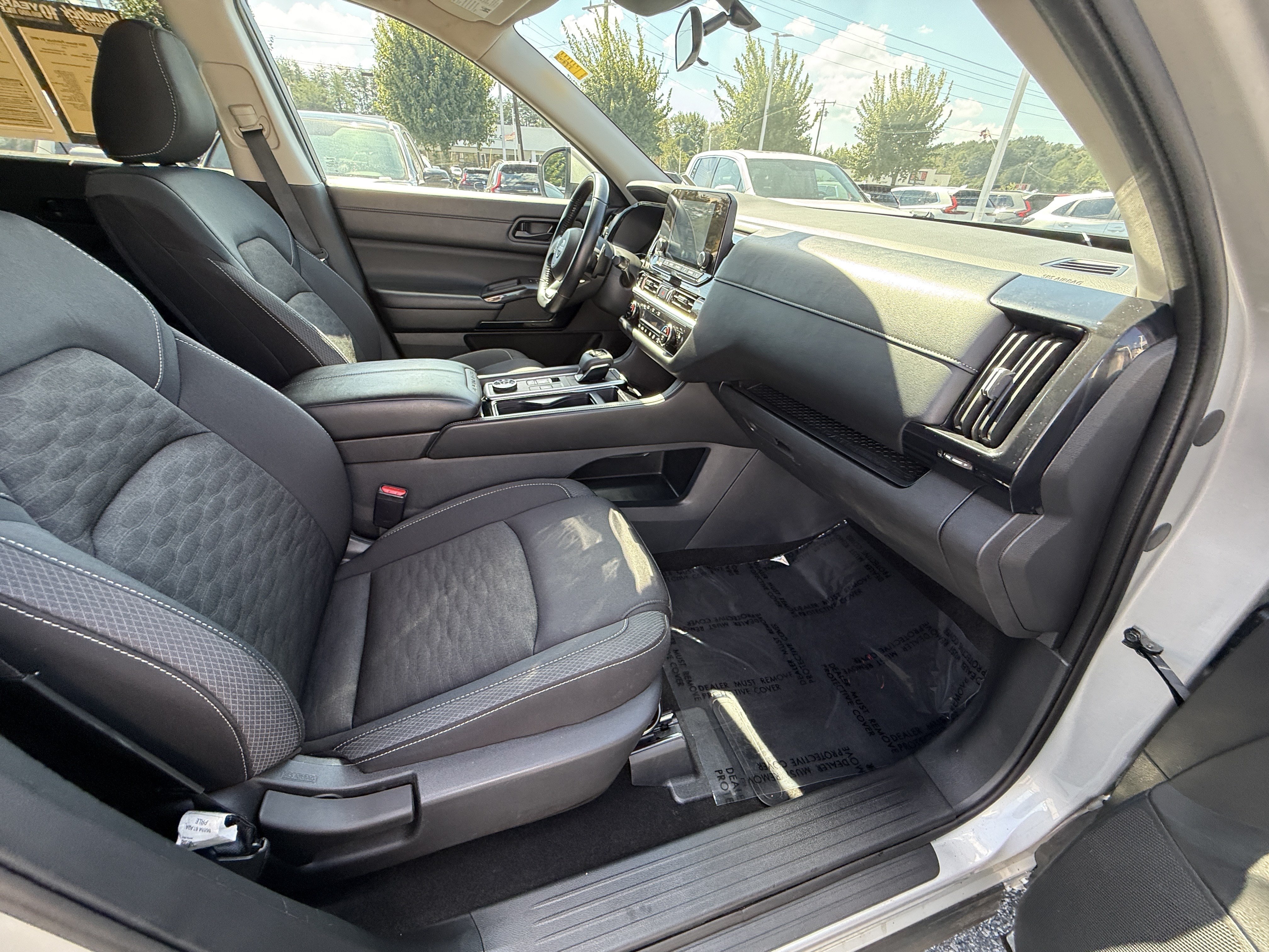 Used 2024 Nissan Pathfinder SV AWD/4WD image 34