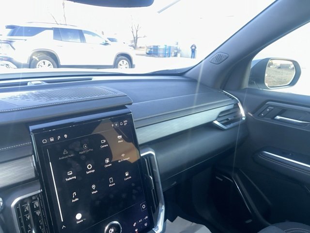 Used 2025 GMC Acadia Elevation image 24