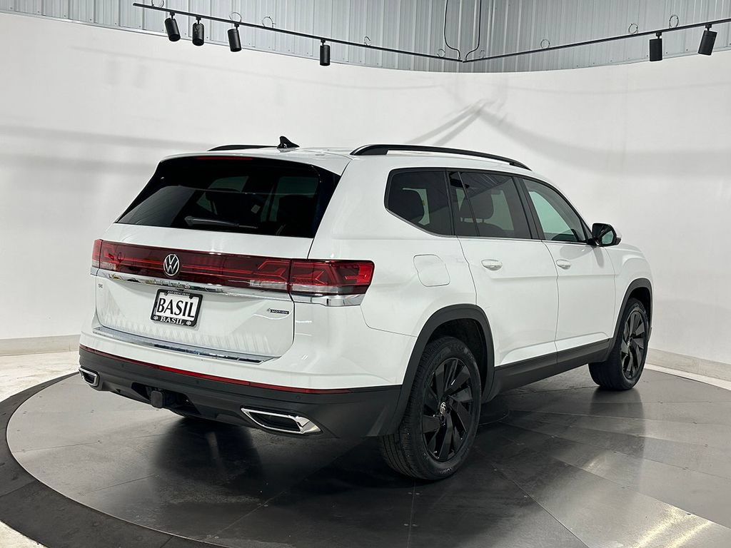 Used 2024 Volkswagen Atlas SE w/ Panoramic Sunroof Package AWD/4WD image 11