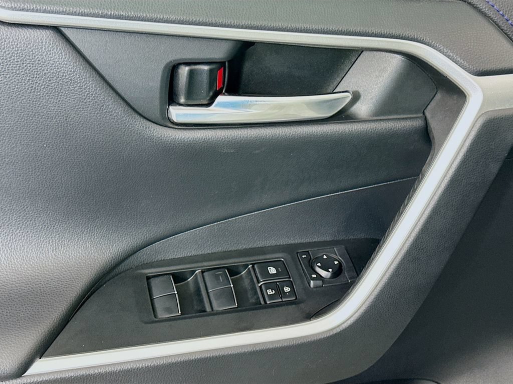 Used 2021 Toyota RAV4 XSE AWD/4WD image 17