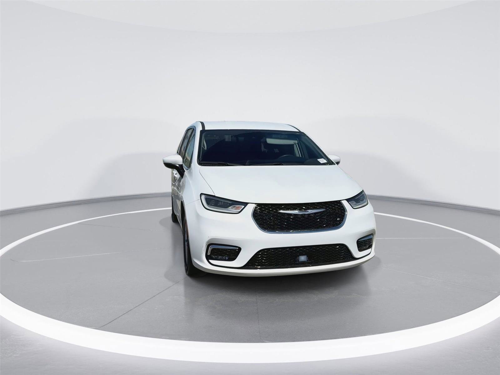 Used 2023 Chrysler Pacifica Touring-L image 4