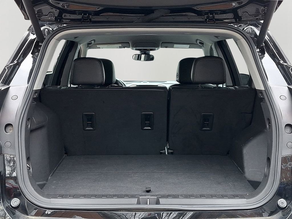 Used 2024 GMC Terrain SLT image 28