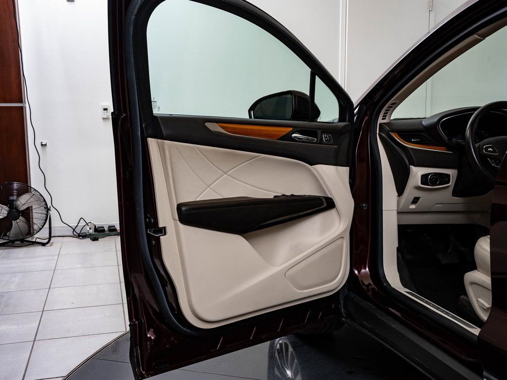 Used 2016 Lincoln MKC Reserve w/ Lincoln MKC Climate Package image 27