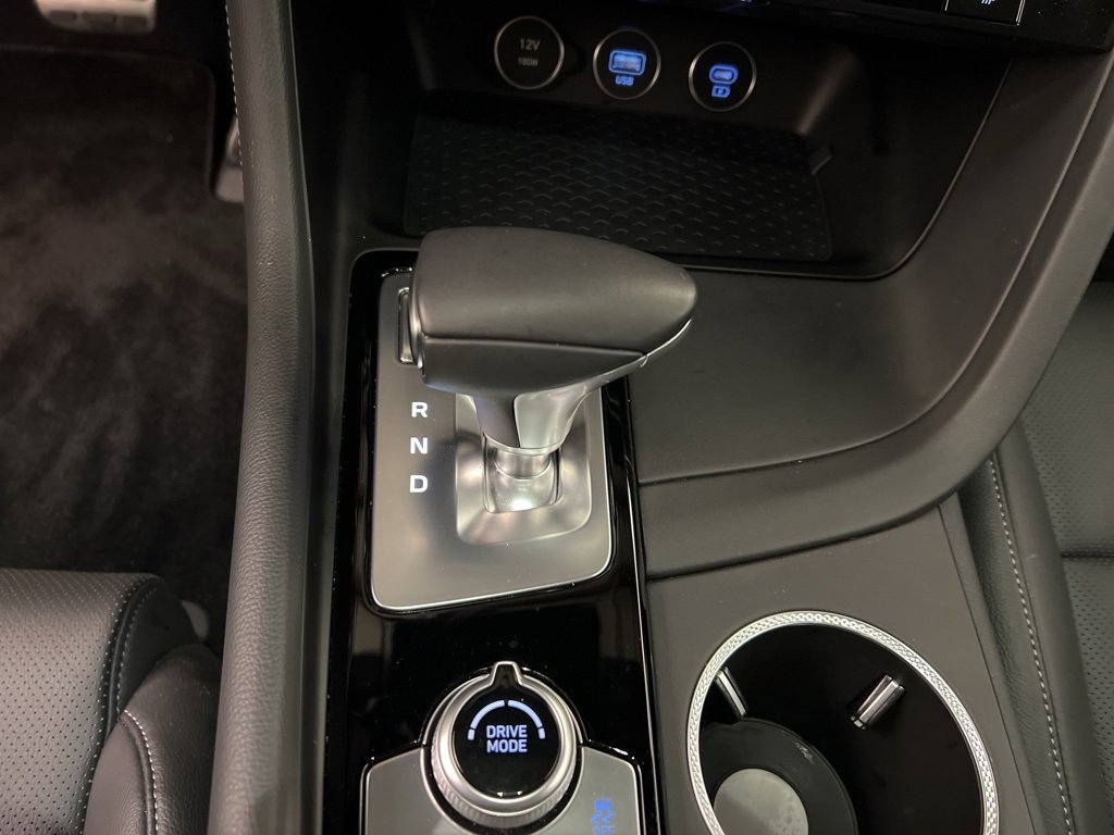 Used 2025 Genesis G70 2.5T image 14