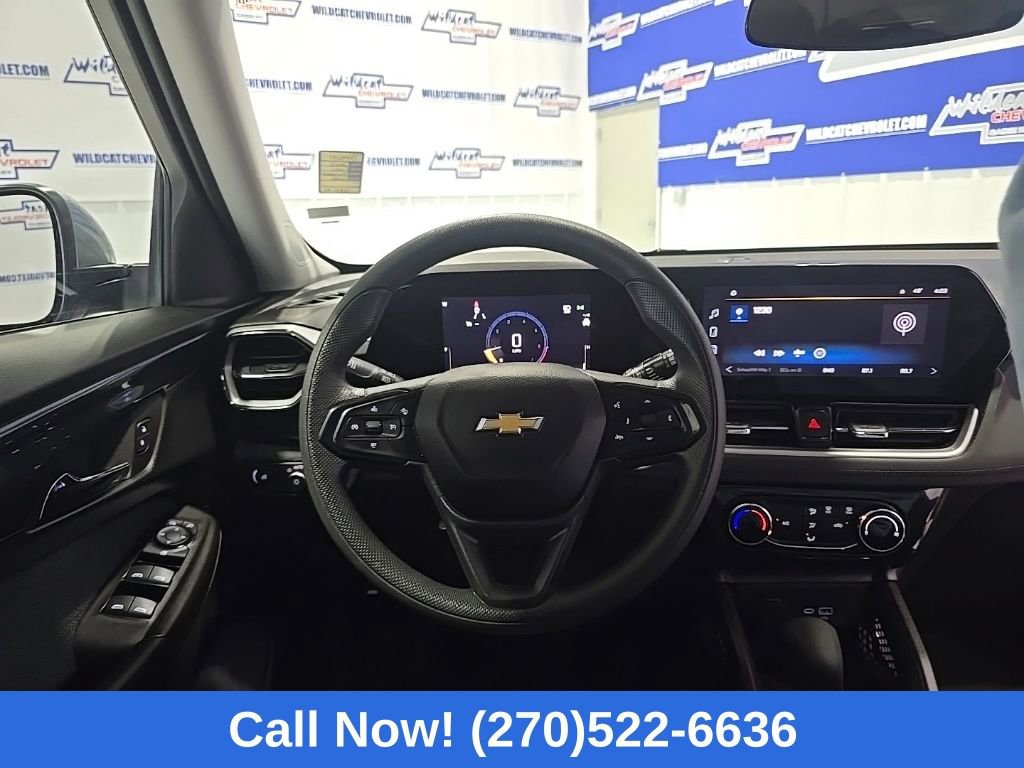 Used 2025 Chevrolet TrailBlazer LT image 2