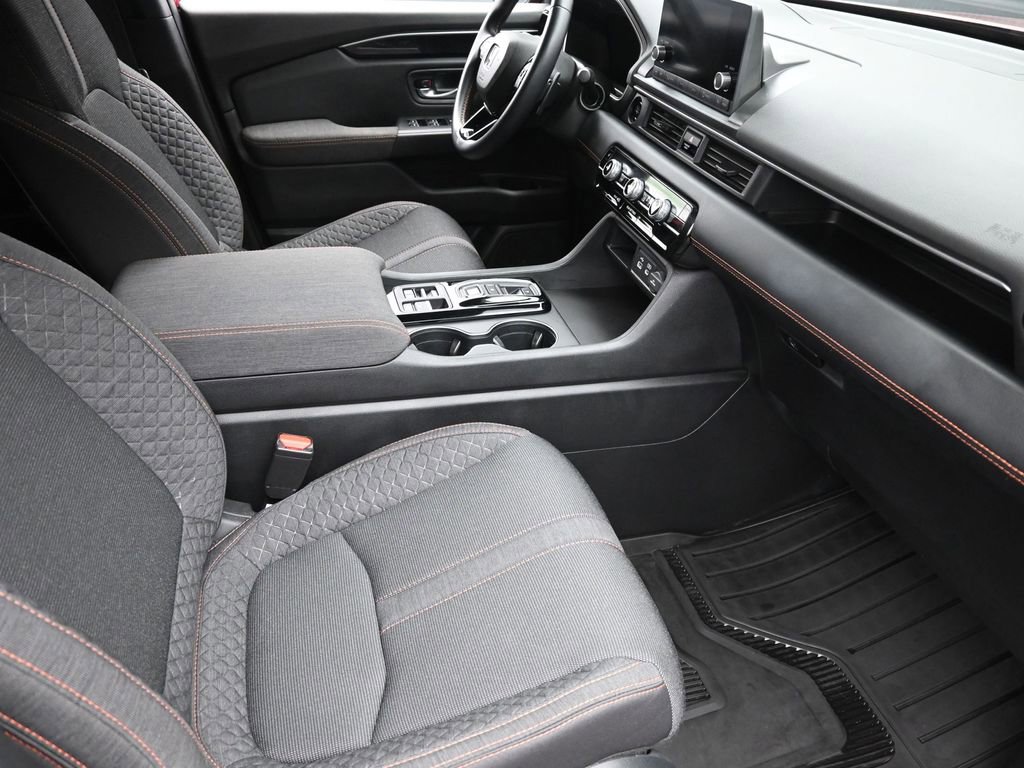 Used 2024 Honda Pilot Sport image 7