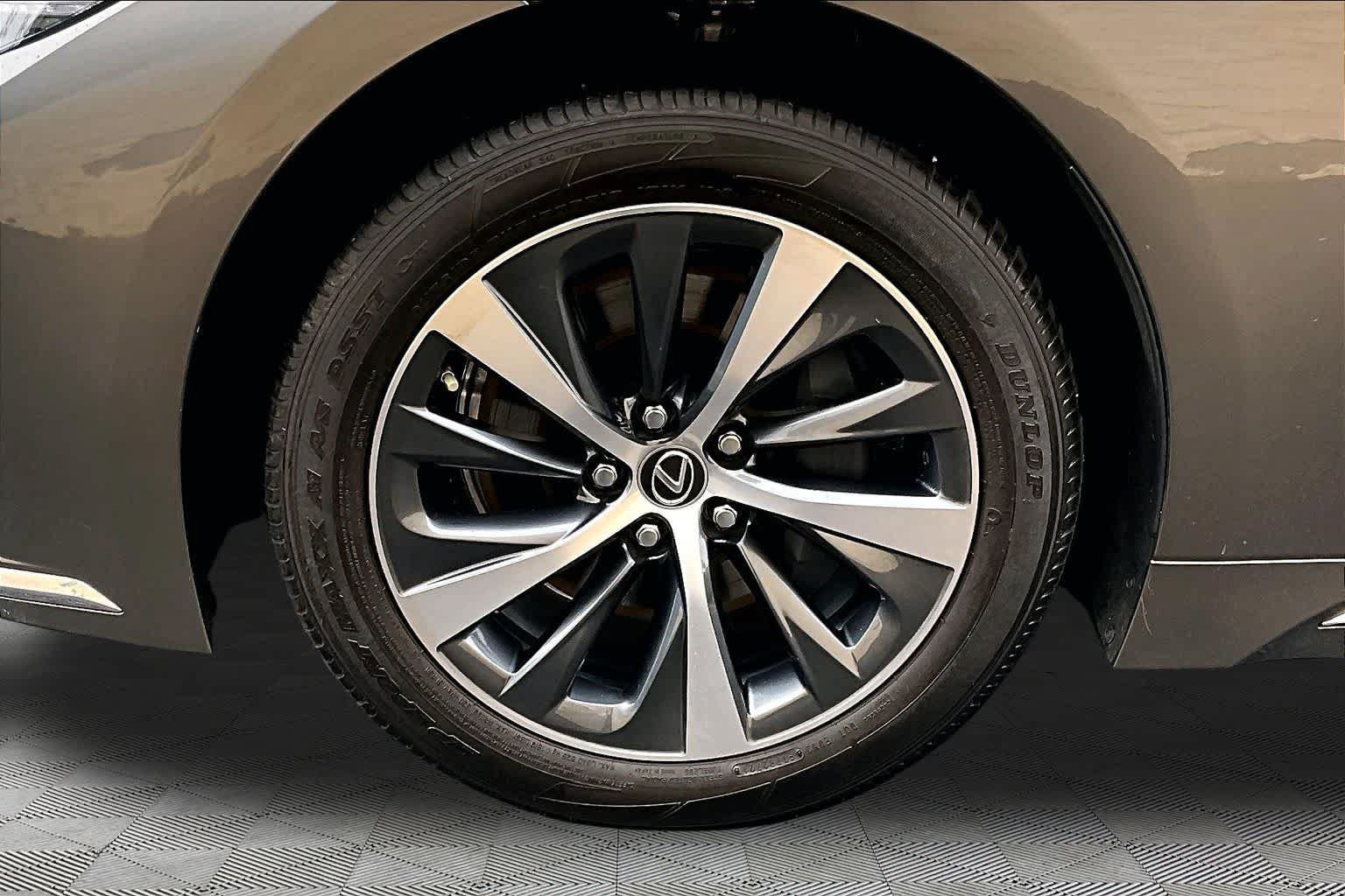 Used 2022 Lexus LS 500 AWD w/ Accessory Package (Z2) image 11