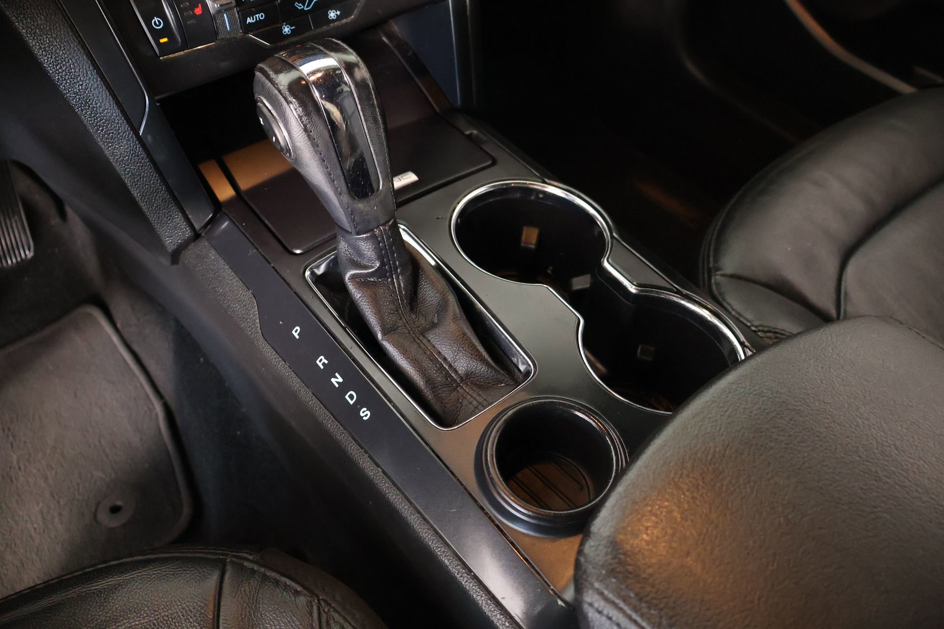 Used 2018 Ford Explorer XLT w/ Equipment Group 202A image 9