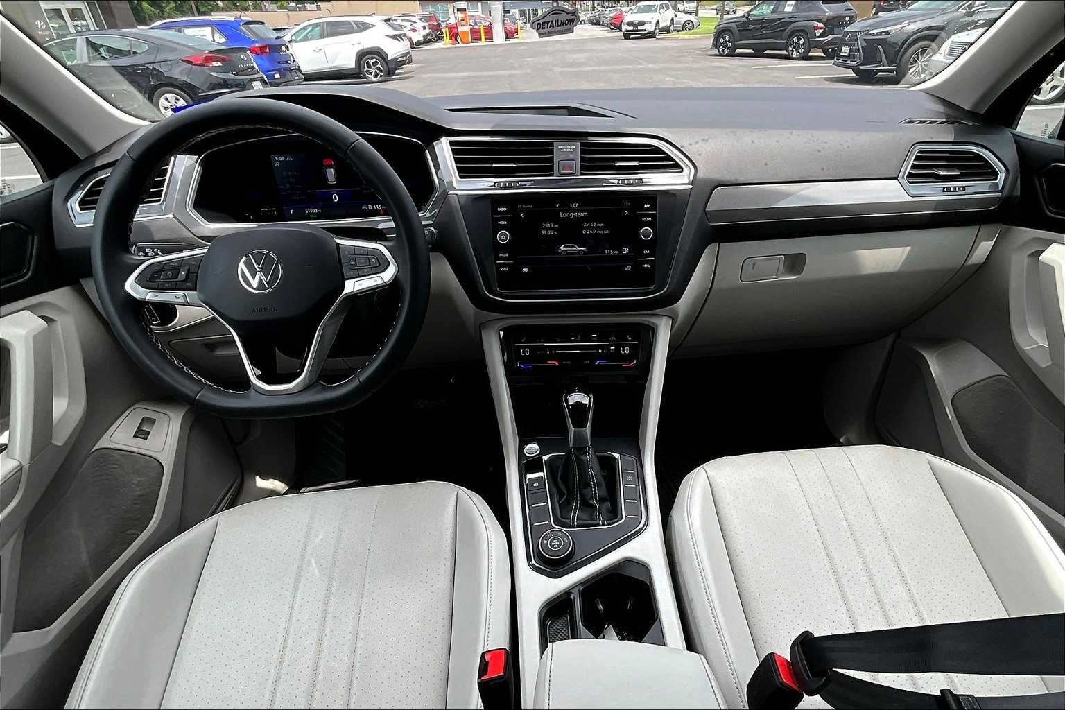 Used 2022 Volkswagen Tiguan SE AWD/4WD image 16