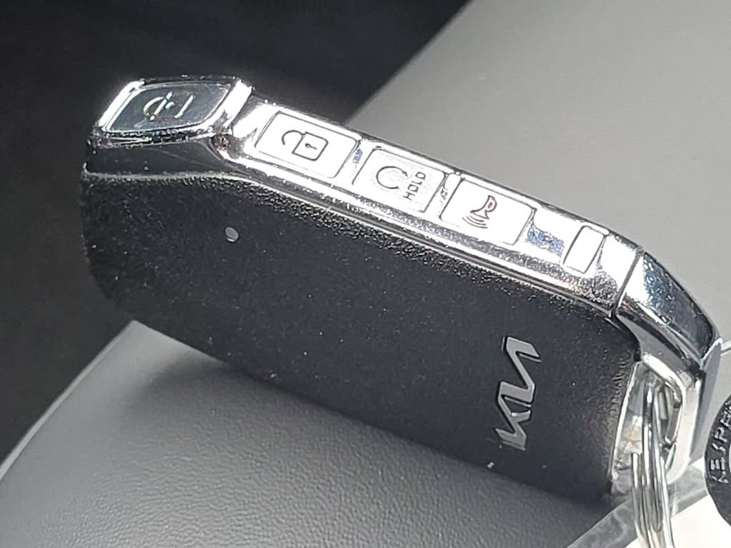 Used 2023 Kia Niro EX image 36