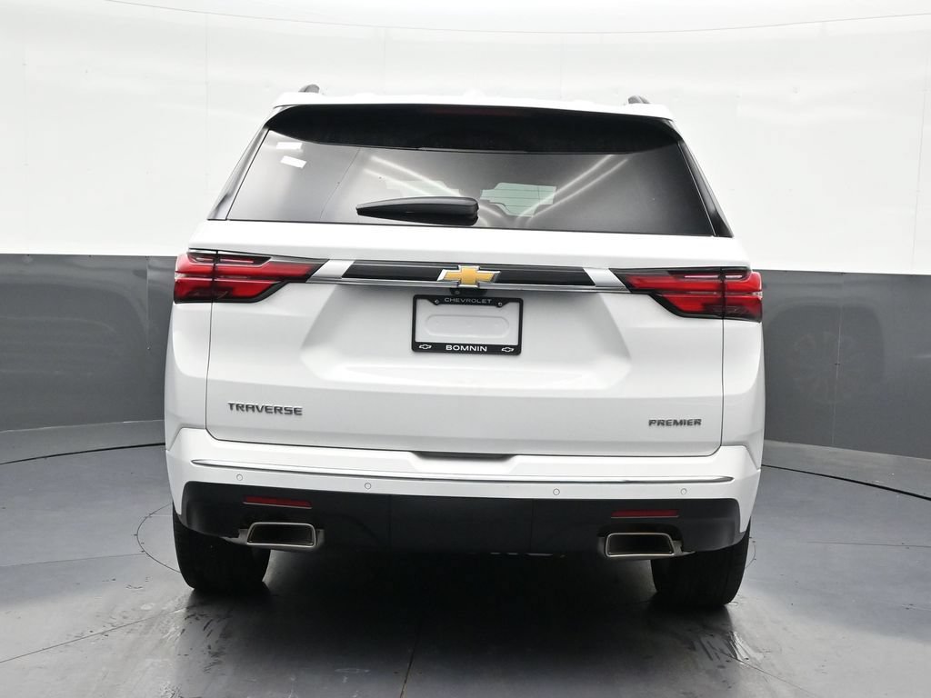 Used 2023 Chevrolet Traverse Premier FWD image 4