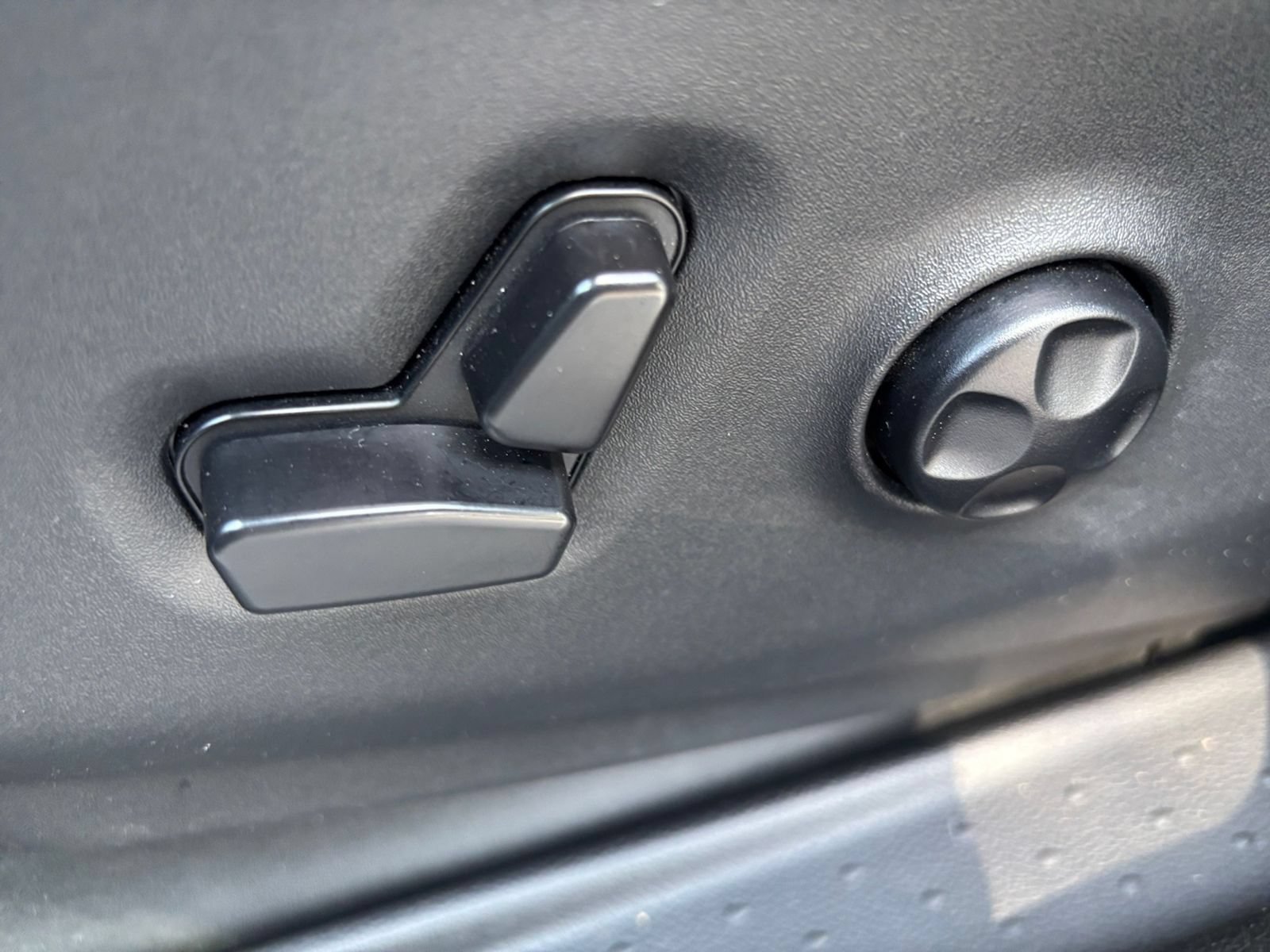 Used 2025 Chrysler Pacifica Select FWD image 21