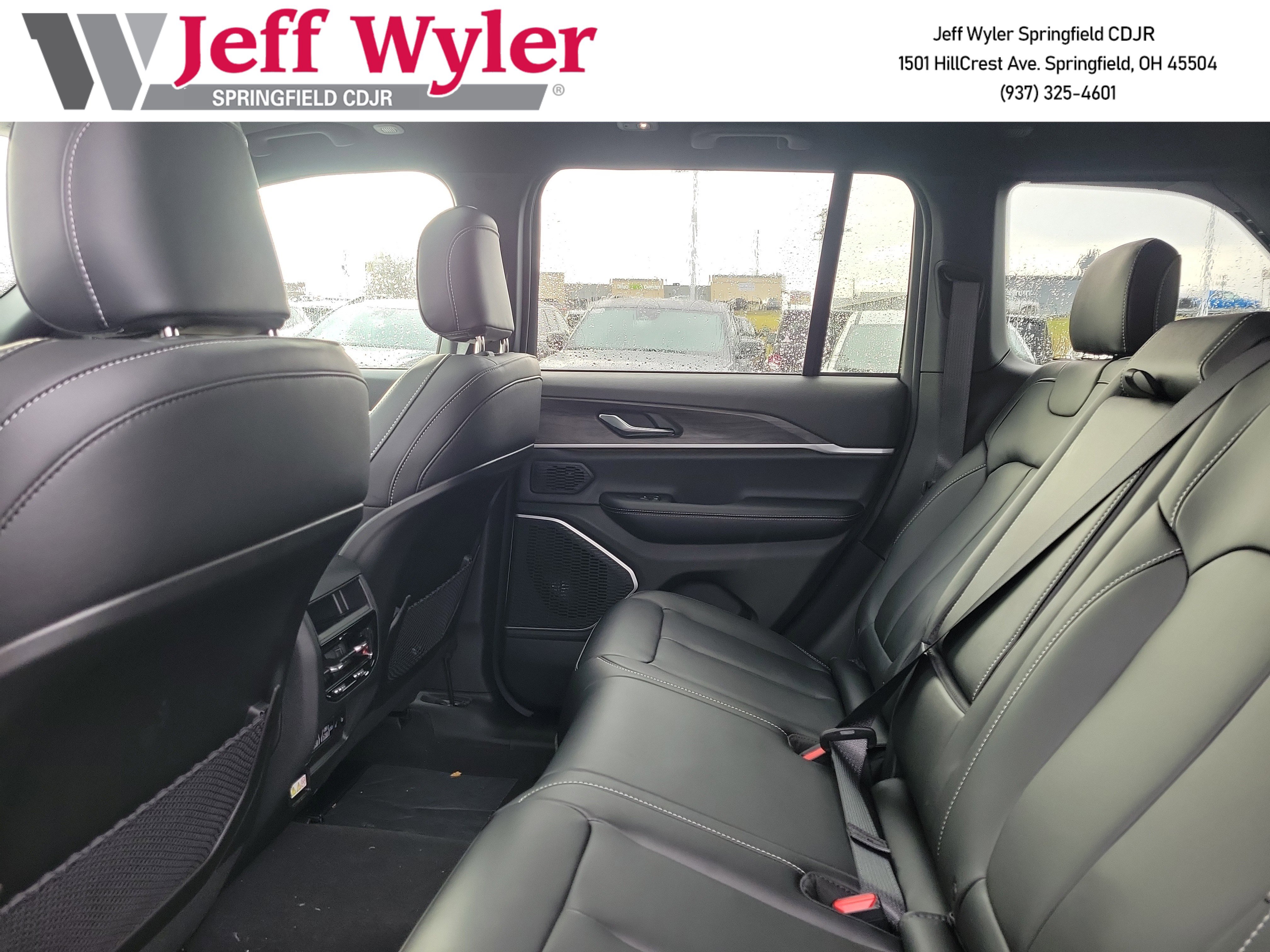 New 2025 Jeep Grand Cherokee Limited image 16