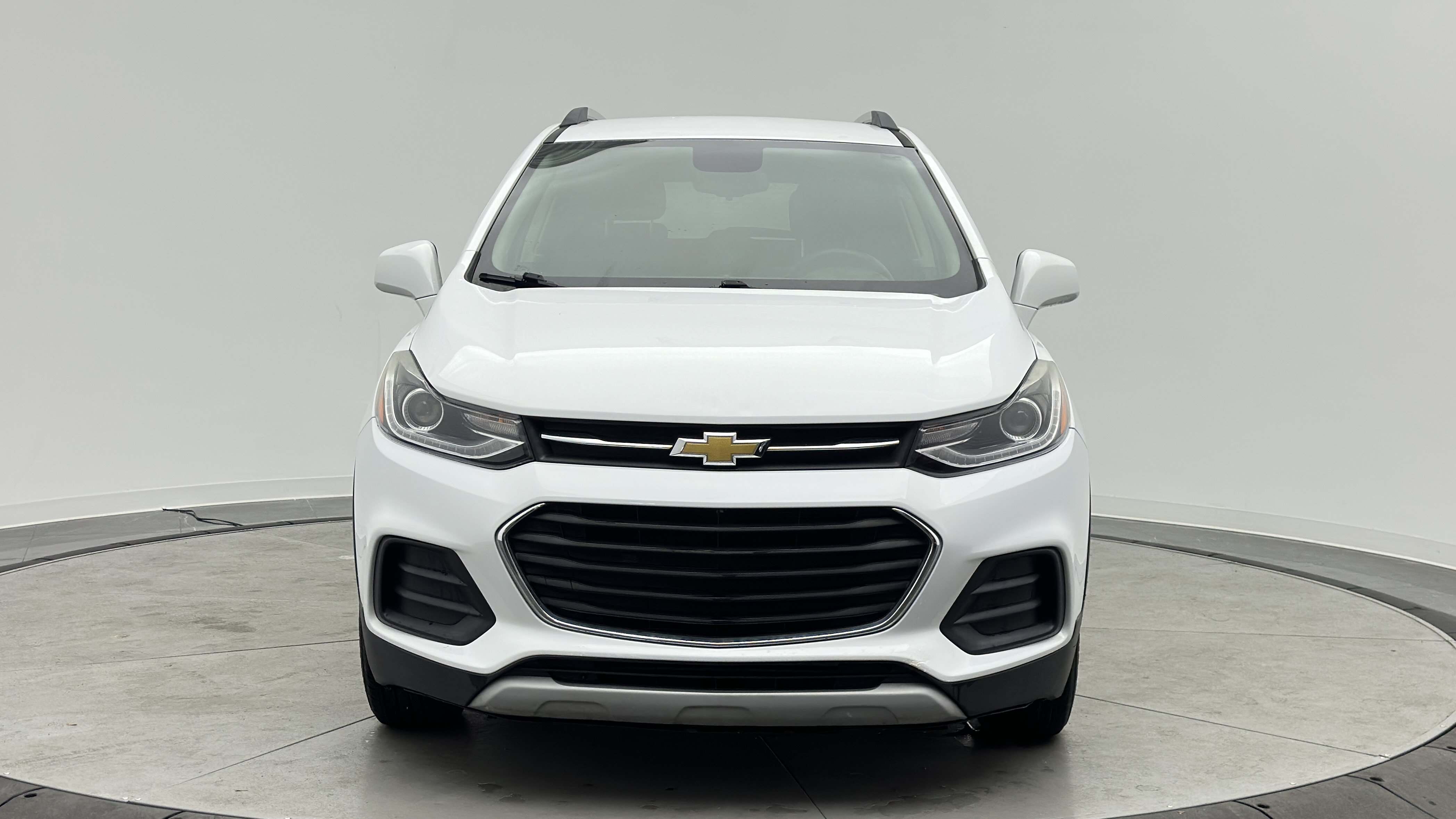 Used 2020 Chevrolet Trax LT FWD image 2