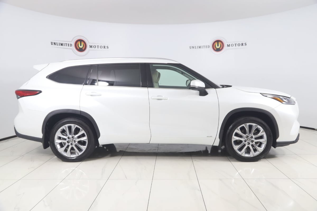 Used 2023 Toyota Highlander Limited AWD/4WD image 2