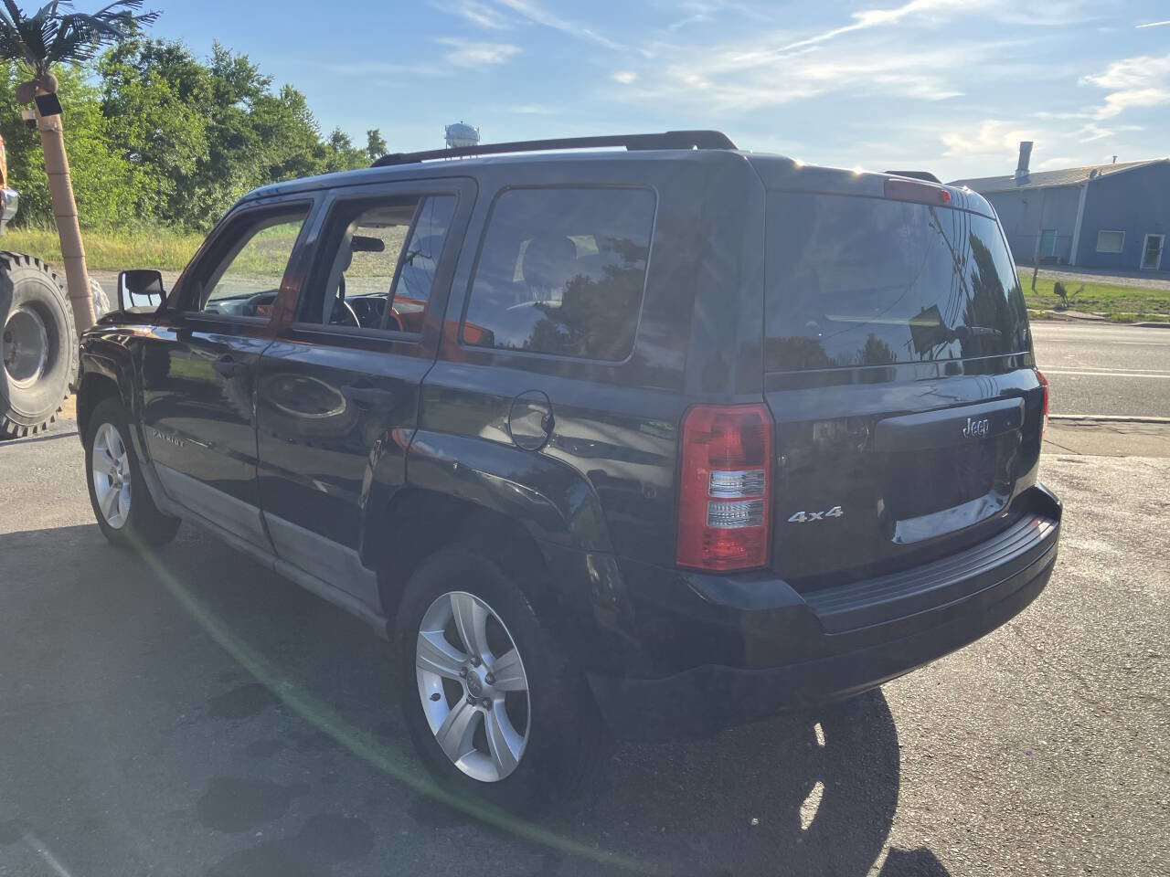 Used 2011 Jeep Patriot Sport w/ Tire & Wheel Group AWD/4WD image 9