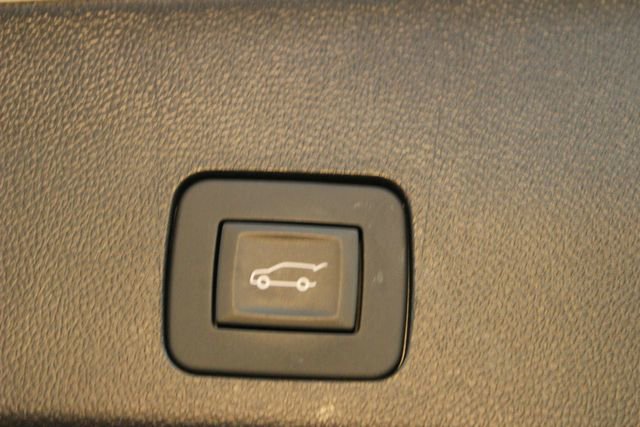 Used 2025 Buick Encore GX Avenir w/ Avenir Technology Package AWD/4WD image 17