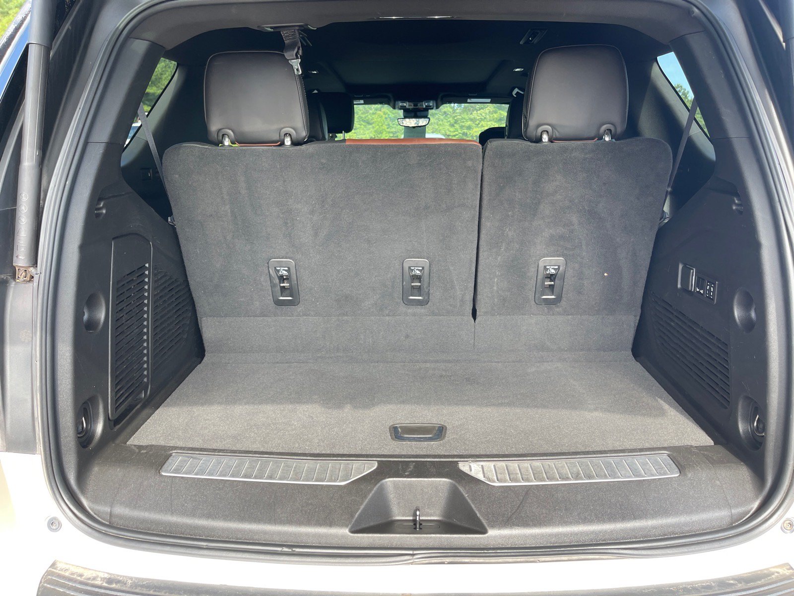 Used 2023 GMC Yukon Denali Ultimate AWD/4WD image 16