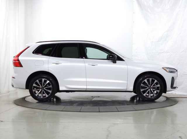 Used 2024 Volvo XC60 B5 Core w/ Protection Package Premier AWD/4WD image 13