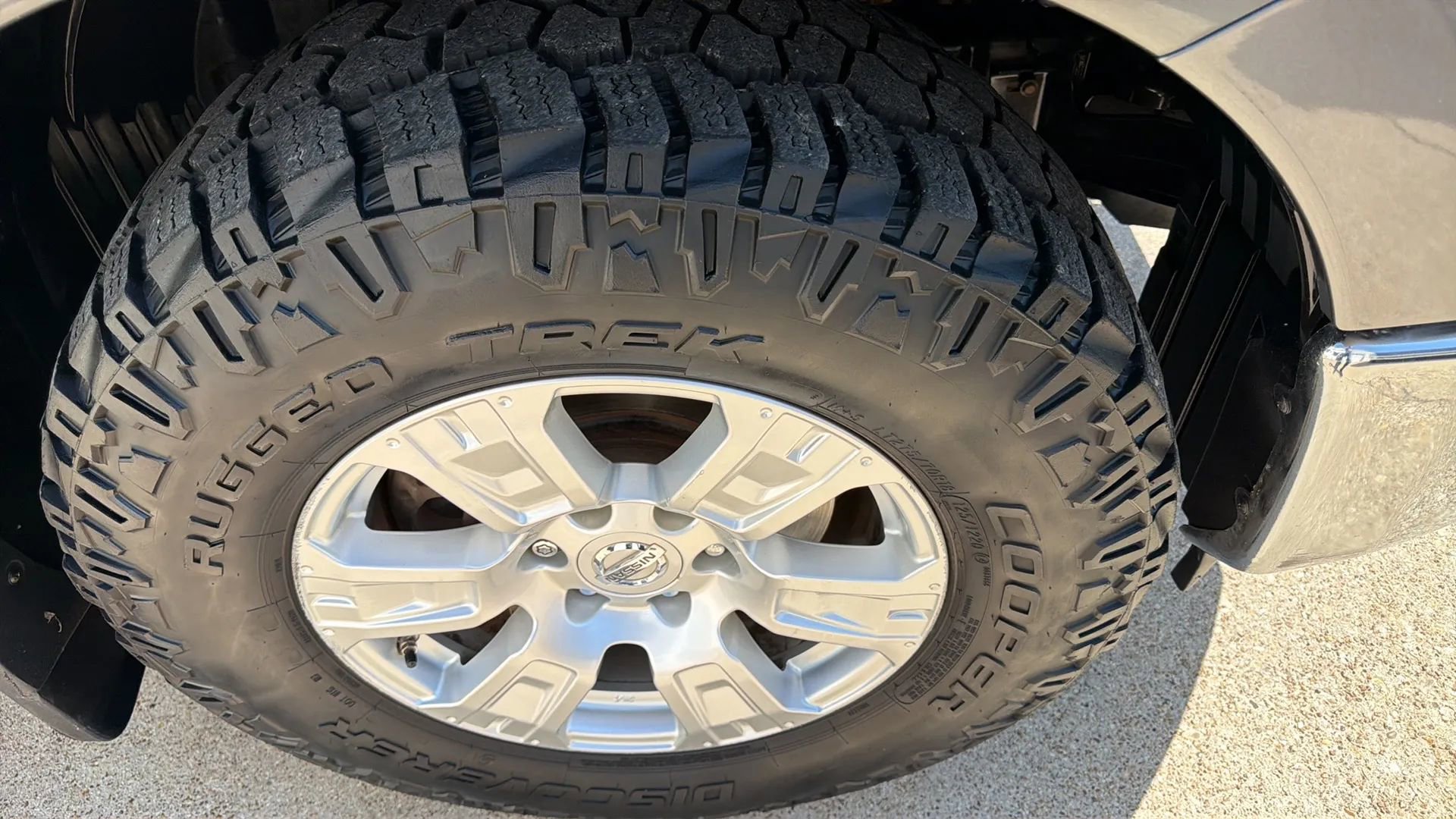 Used 2018 Nissan Titan SV RWD image 11